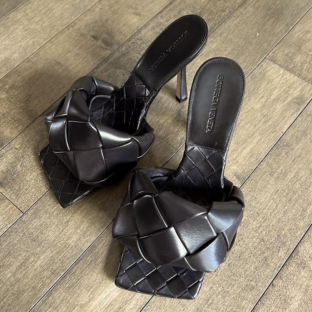 BOTTEGA VENETA LIDO MULE designer  BLACK NEW size 8 leather STYLISH SHOES heels